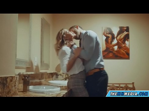 ❤️ Kui rinnakas blondiin võrgutab sind avalikus tualettruumis ️ Pornovideo at us et.desixxxtube.ru ❌️